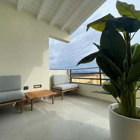 Luxurious High-end 2br Penthouse+ Terrace+ Great View+ Parking - Historical Centre Apartamento Olbia