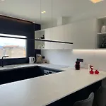 Appartement De Filippi Penthouse - 2br Sea View, Terrace & Parking, Old Town