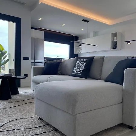 Διαμέρισμα De Filippi Penthouse - 2br Sea View, Terrace & Parking, Old Town