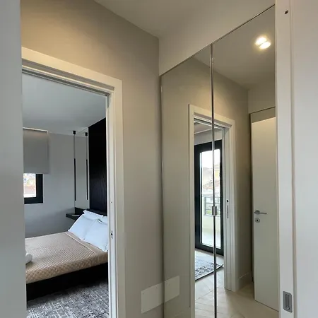 De Filippi Penthouse - 2br Sea View, Terrace & Parking, Old Town Όλμπια