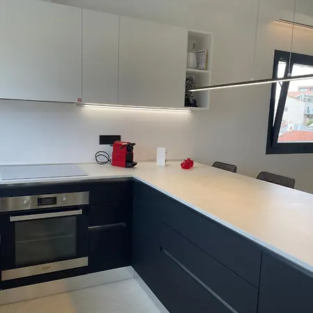 De Filippi Penthouse - 2br Sea View, Terrace & Parking, Old Town