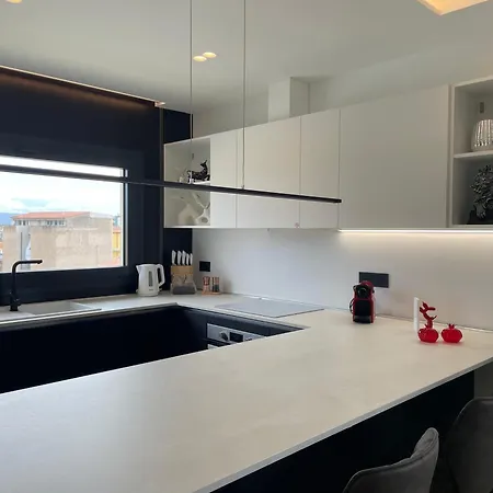 Διαμέρισμα De Filippi Penthouse - 2br Sea View, Terrace & Parking, Old Town