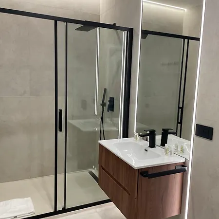 De Filippi Penthouse - 2br Sea View, Terrace & Parking, Old Town Όλμπια