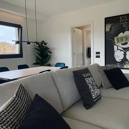 De Filippi Penthouse - 2br Sea View, Terrace & Parking, Old Town Διαμέρισμα