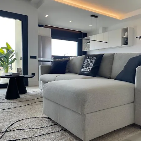 Διαμέρισμα De Filippi Penthouse - 2br Sea View, Terrace & Parking, Old Town *