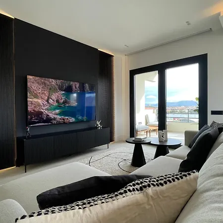 De Filippi Penthouse - 2br Sea View, Terrace & Parking, Old Town *