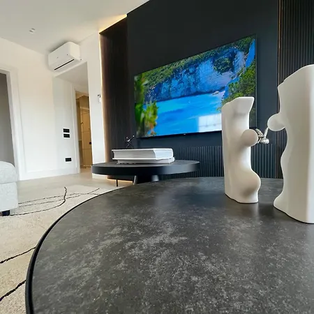 Luxurious High-end 2br Penthouse - Terrace - Great View - Parking - Historical Centre Lägenhet