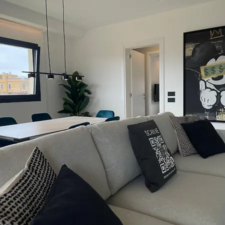 De Filippi Penthouse - 2br Sea View, Terrace & Parking, Old Town