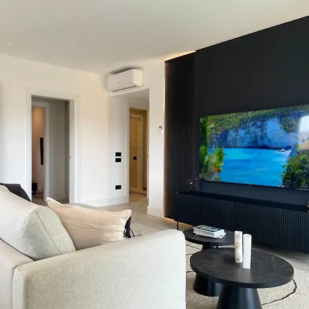 De Filippi Penthouse - 2br Sea View, Terrace & Parking, Old Town