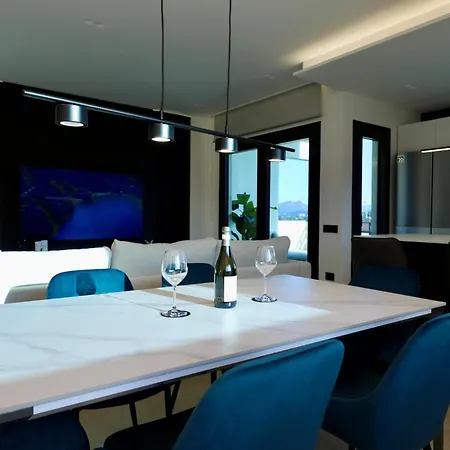 Διαμέρισμα De Filippi Penthouse - 2br Sea View, Terrace & Parking, Old Town *