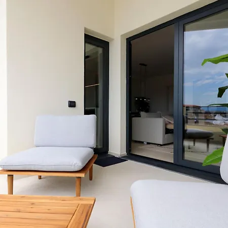 De Filippi Penthouse - 2br Sea View, Terrace & Parking, Old Town Όλμπια