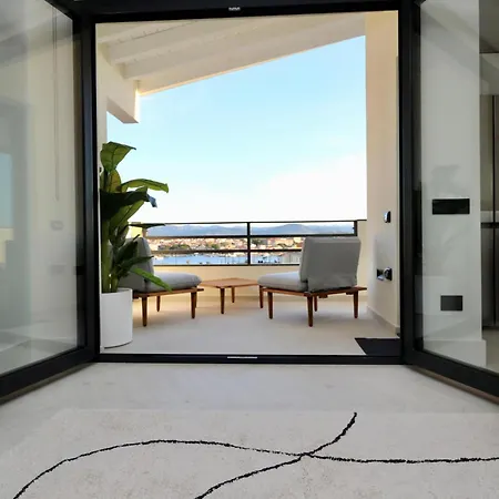 Διαμέρισμα De Filippi Penthouse - 2br Sea View, Terrace & Parking, Old Town *
