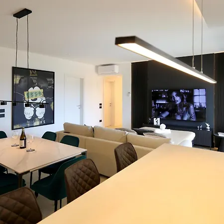 De Filippi Penthouse - 2br Sea View, Terrace & Parking, Old Town Όλμπια