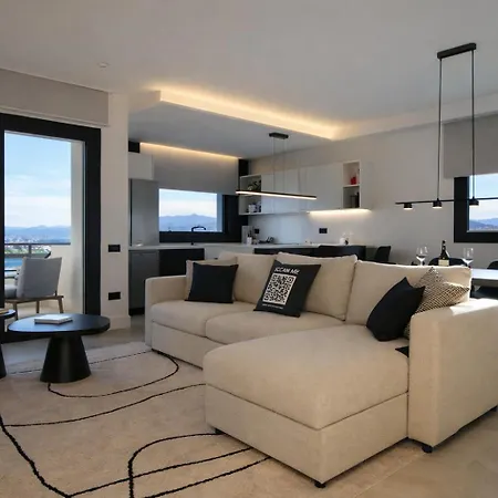 Luxurious High-end 2br Penthouse - Terrace - Great View - Parking - Historical Centre Lägenhet