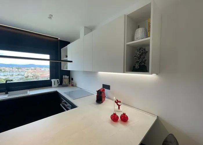 Luxurious High-end 2br Penthouse - Terrace - Great View - Parking - Historical Centre Apartamento Olbia
