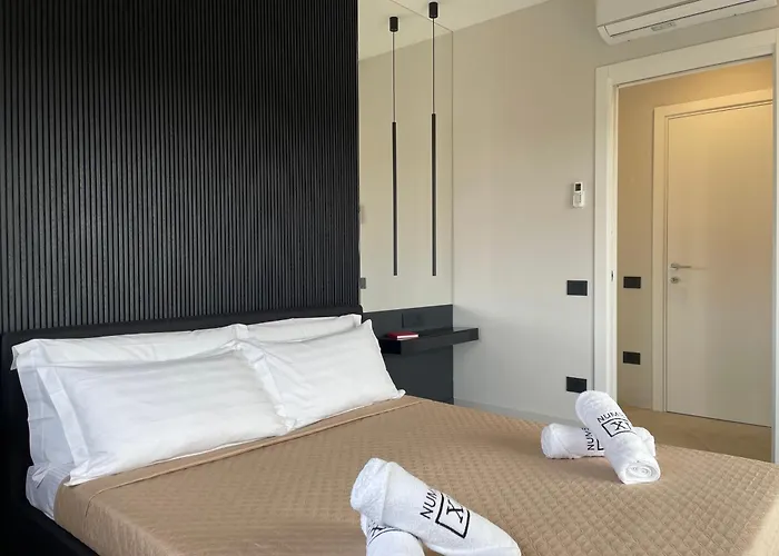 Luxurious High-end 2br Penthouse - Terrace - Great View - Parking - Historical Centre Lägenhet