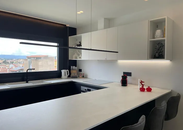 Lägenhet Luxurious High-end 2br Penthouse - Terrace - Great View - Parking - Historical Centre