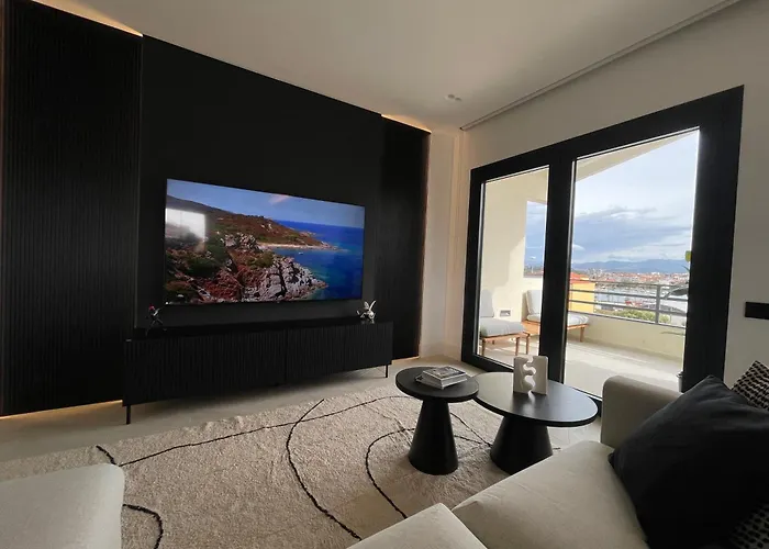 Lägenhet Luxurious High-end 2br Penthouse - Terrace - Great View - Parking - Historical Centre