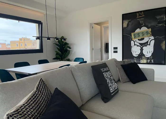 Luxurious High-end 2br Penthouse - Terrace - Great View - Parking - Historical Centre Apartamento