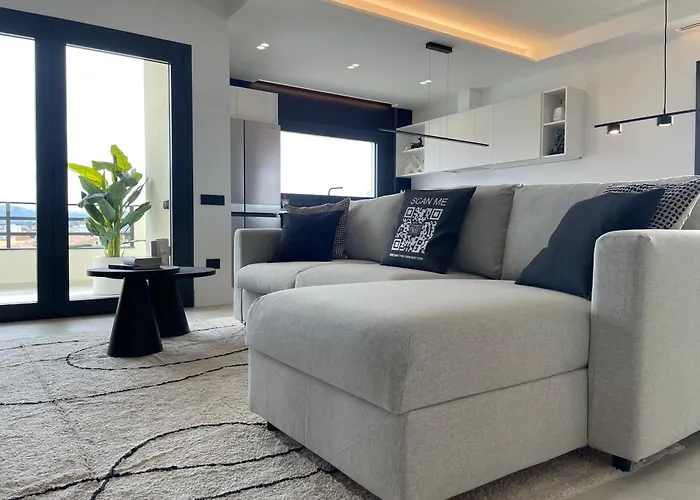 Lägenhet Luxurious High-end 2br Penthouse - Terrace - Great View - Parking - Historical Centre *