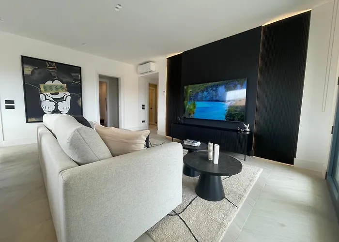 Luxurious High-end 2br Penthouse - Terrace - Great View - Parking - Historical Centre Lägenhet *