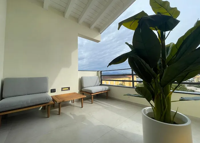 Luxurious High-end 2br Penthouse - Terrace - Great View - Parking - Historical Centre Apartamento Olbia