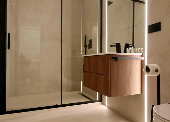 Lägenhet Luxurious High-end 2br Penthouse - Terrace - Great View - Parking - Historical Centre