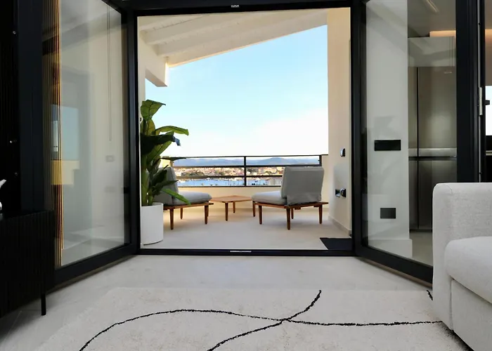 Lägenhet Luxurious High-end 2br Penthouse - Terrace - Great View - Parking - Historical Centre *