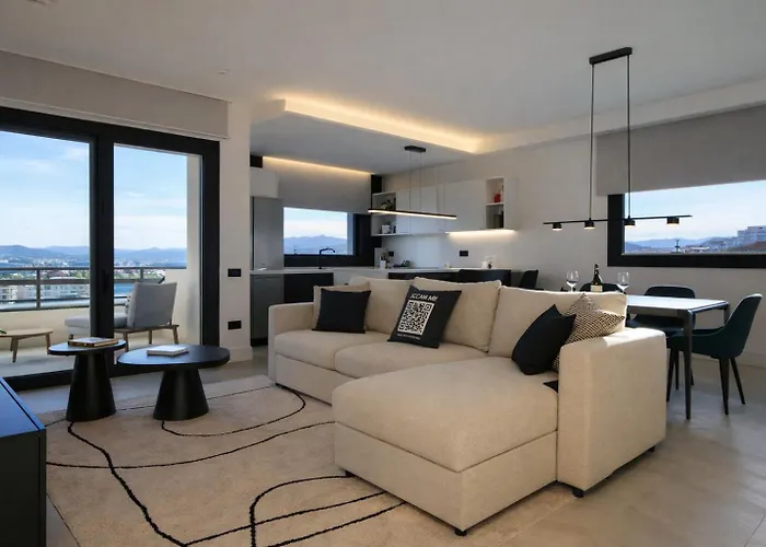 Luxurious High-end 2br Penthouse - Terrace - Great View - Parking - Historical Centre Lägenhet